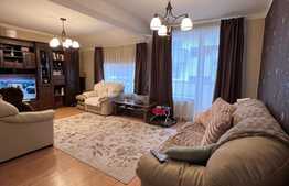 Apartament 100mp, scara interioara, 2 bai, parcare, zona Urusagului!