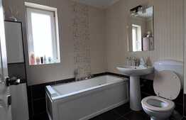 Apartament 100mp, scara interioara, 2 bai, parcare, zona Urusagului!