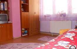 Apartament 2 camere decomandate, 52 mp, zona Maramuresului. Loc de parcare!