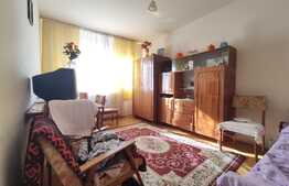 Apartament de 4 camere, 77 mp, baie cu geam, balcon, zona Minerva