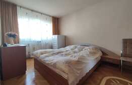 Apartament de 4 camere, 77 mp, baie cu geam, balcon, zona Minerva