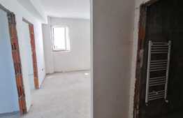 Apartament semifinisat de 3 camere, 52 mp, parcare, zona Teilor