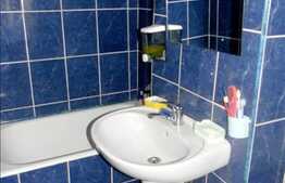 Apartament 4 camere semidecomandate 56 mp, zona Casa Piratilor. Etaj intermediar