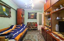 Apartament 3 camere, 68 mp, etaj intermediar, zona străzii București