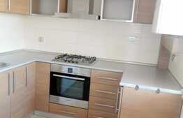 Apartament de inchiriat 3 camere, 87 mp, loc de parcare, zona Piata Cipariu