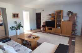 Apartament spatios, 3 camere, 72 mp, loc de parcare, zona Florilor
