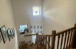 Casa cuplata finisata si mobilata de vanzare, locatie exclusiv de case, zona Florilor