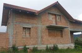 Casa 4 camere, 260 mp, 2700 mp teren, zona Crisbav