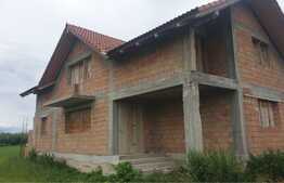 Casa 4 camere, 260 mp, 2700 mp teren, zona Crisbav