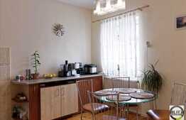 Vanzare apartament 2 camere, 75 mp, decomandat, zona strazii Paris