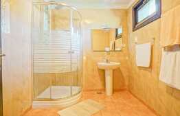 Pensiune/Vila pe Lac, 623 mp, teren 1360 mp, cartier Noua