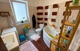 Oportunitate! Apartament 3 camere, 72 mp, terasa 12 mp, cartier Bună Ziua