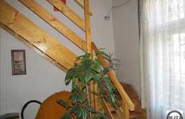 Vanzare apartament 2 camere, 34 mp utili, zona Decebal, cu scara interioara