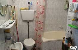 Vanzare apartament 2 camere, 34 mp utili, zona Decebal, cu scara interioara