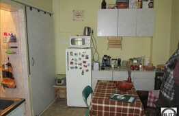 Vanzare apartament 2 camere, 34 mp utili, zona Decebal, cu scara interioara