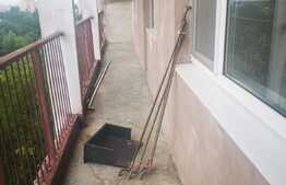 Apartament de 2 camere, 48 mp, semidecomandat, balcon spațios, zona Astra