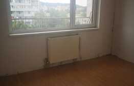 Apartament de 2 camere, 48 mp, semidecomandat, balcon spațios, zona Astra