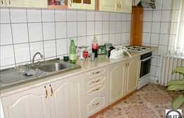 Apartament 3 camere decomandate, etaj intermediar, zona strazii dejului