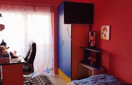 Apartament 2 camere, 58 mp, 2 balcoane inchise, parcare, zona Eroilor