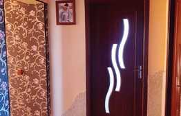 Apartament 2 camere, 58 mp, 2 balcoane inchise, parcare, zona Eroilor