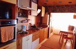 Apartament 2 camere, 58 mp, 2 balcoane inchise, parcare, zona Eroilor