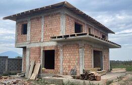 Casa 4 camere,suprafata utila 135mp , teren 610 mp Cristian