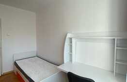 Apartament de 3 camere, balcon, 65mp, zona Pod Calvaria