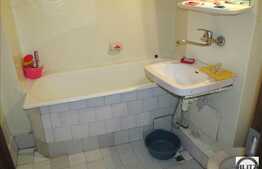 Apartament 4 camere decomandate, 85 mp utili, balcon, zona Billa!