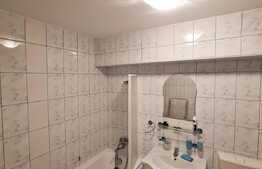 Garsoniera decomandata, 33 mp utili, etaj intermediar, zona Sub Cetate