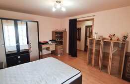 Garsoniera decomandata, 33 mp utili, etaj intermediar, zona Sub Cetate