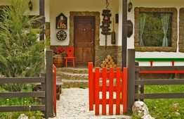 Casa de 6 camere, 320 mp, teren 700 mp, zona Bran