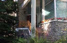 Vila cu 7 camere, 400 mp, teren 3500mp, zona Bran