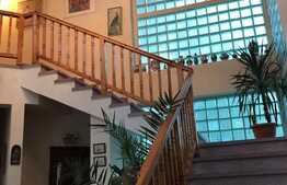 Vila cu 7 camere, 400 mp, teren 3500mp, zona Bran