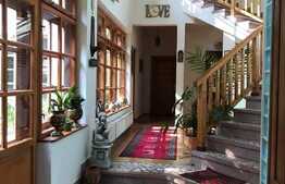 Vila cu 7 camere, 400 mp, teren 3500mp, zona Bran