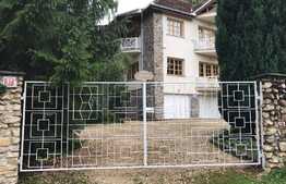 Vila cu 7 camere, 400 mp, teren 3500mp, zona Bran