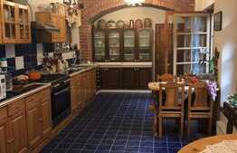 Vila cu 7 camere, 400 mp, teren 3500mp, zona Bran