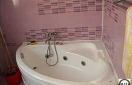 Vanzare apartament cu 2 camere , terasa 28 mp si cu loc parcare, zona Oncos