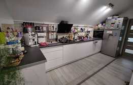 Apartament de 4 camere, 100 mp, gradina si parcare, zona Campului