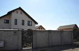 Casa individuala, 4 camere, living, 213 mp, teren 800mp, Carpiniș