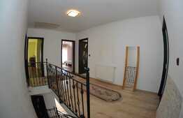 Casa individuala, 4 camere, living, 213 mp, teren 800mp, Carpiniș