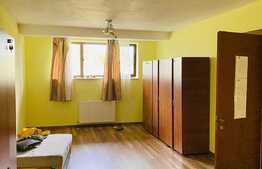 Casa de 8 camere, 240 mp, parcari, zona Bucium