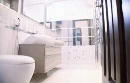 Apartament lux 2 camere, 74 mp, parcare, Zona Republicii!