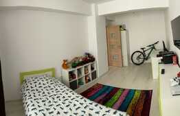 Apartament 3 camere, 73 mp, loc de parcare, zona Vivo