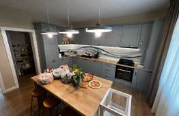 Duplex de lux, parcare, panouri solare, aer conditionat, zona Terra