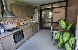 Apartament 3 camere, 70 mp, gradina 64 mp, parcare, zona Sesul de Sus 