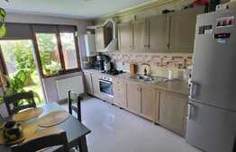 Apartament 3 camere, 70 mp, gradina 64 mp, parcare, zona Sesul de Sus 