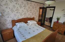 Apartament 3 camere, 70 mp, gradina 64 mp, parcare, zona Sesul de Sus 