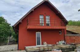 Doua case de vanzare in Gilau, complet utilate, suprafata teren 1852 mp