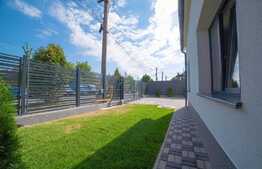 Casa individuala, 128 mp, curte cu 8 parcari, zona Piata 1 Mai