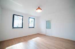 Casa individuala, 128 mp, curte cu 8 parcari, zona Piata 1 Mai